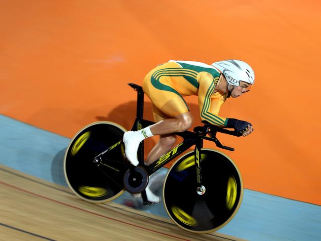 Jack Bobridge in action in an individual pursuit race.