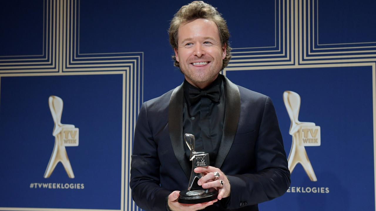 Henry Nixon with the Silver Logie, Most Outstanding Actor for Fergus McFadden, The Kettering Incident during the 2017 Logie Awards. Picture: AAP Image/Tracey Nearmy