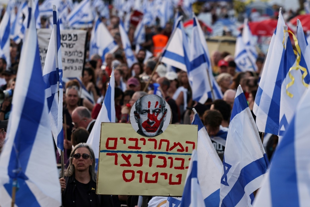 Demonstrators vow to ‘save Israel’ from Netanyahu in new protests ...