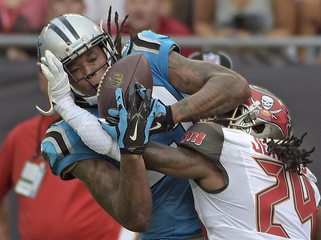 Carolina Panthers wide receiver Kelvin Benjamin, left, pulls in a 26-yard touchdown reception despite close coverage by Tampa Bay Buccaneers cornerback Mike Jenkins.