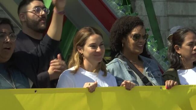 Shailene Woodley joins Greenpeace demo in Paris