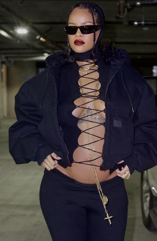 A moody statement lip finished Rihanna’s all-black outfit.
