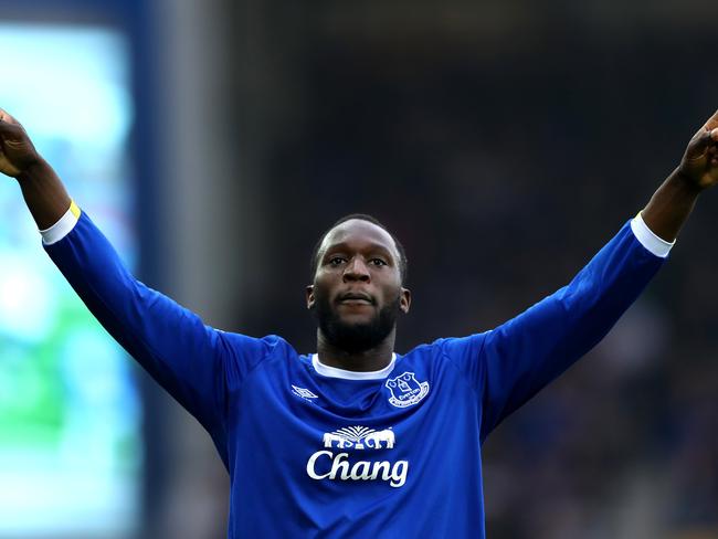 LIVERPOOL, ENGLAND - APRIL 09:  Romelu Lukaku of Everton celebrates scoring his team's fourth goal during the Premier League match between Everton and Leicester City at Goodison Park on April 9, 2017 in Liverpool, England.  (Photo by Michael Steele/Getty Images)