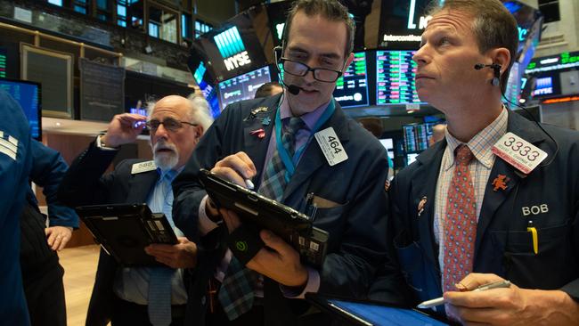 Traders work on the floor at the closing bell of the Dow Industrial Average at the New York Stock Exchange on January 10, 2019 in New York. - Wall Street stocks rose for a fifth straight session on Thursday, overcoming disappointing holiday sales from Macy's and other retailers following a day of choppy trade.The Dow Jones Industrial Average finished up 0.5 percent at 24,000.76.The broad-based S&P 500 also gained 0.5 percent to 2,596.59, while the tech-rich Nasdaq Composite Index advanced 0.4 percent to 6,986.07. (Photo by Bryan R. Smith / AFP)