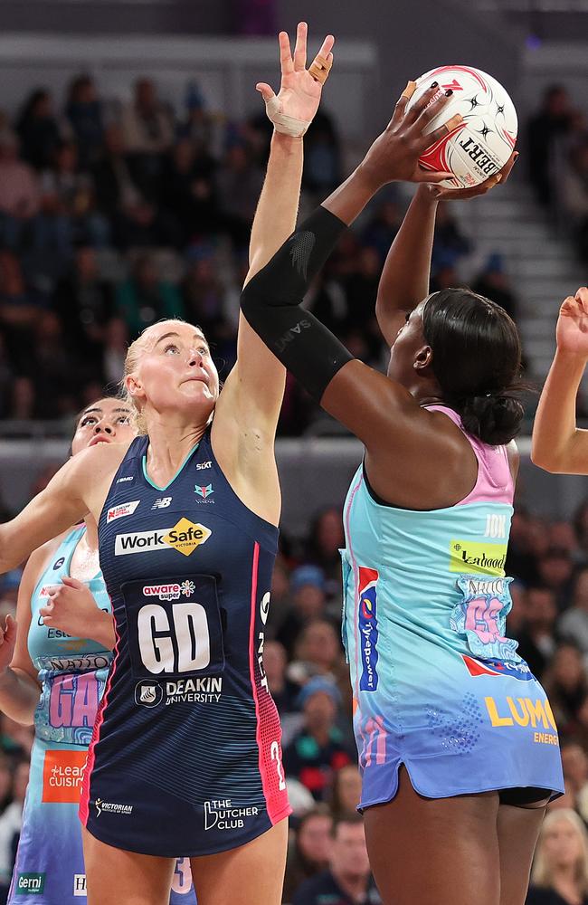 Jo Weston defends Shimona Jok of the Mavericks. Picture: Getty