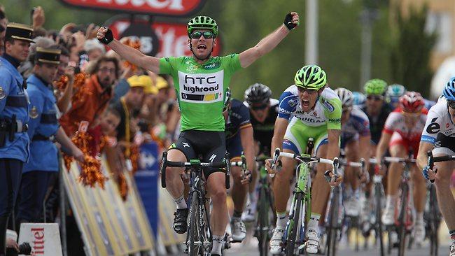 Mark Cavendish claims stage victory from Tyler Farrar