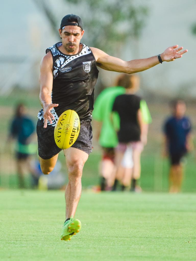 Former Carlton and Adelaide champion Eddie Betts training with NTFL club Palmerston Magpies. Picture: Glenn Campbell