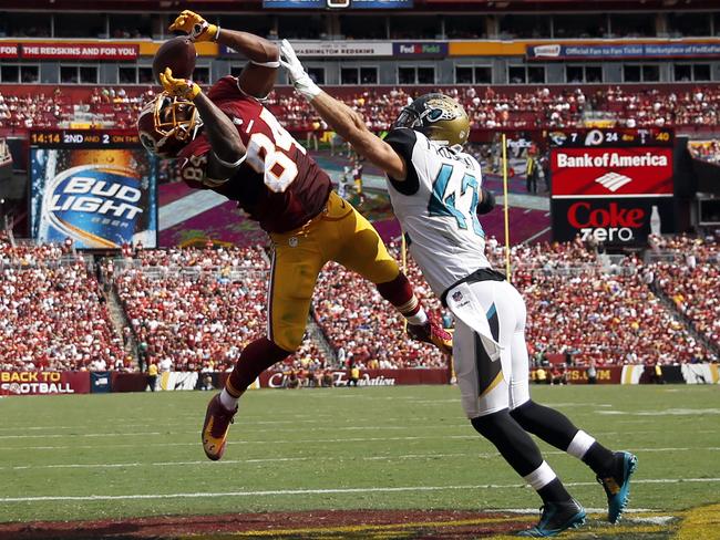 Washington Redskins tight end Niles Paul (84) catches a touchdown pass in front of Jacksonville Jaguars strong safety Chris Prosinski (42).