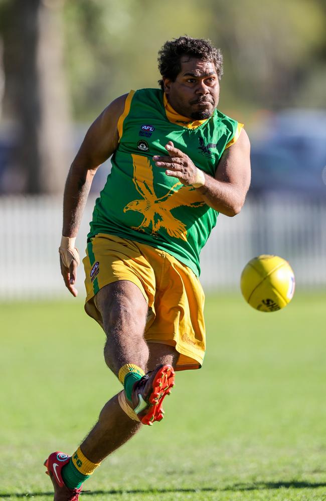A controversial rule call played a role in deciding the match between Pioneer and Rovers in Round 2 of the 2024 CAFL season. Picture: Charlie Lowson / AFLNT Media
