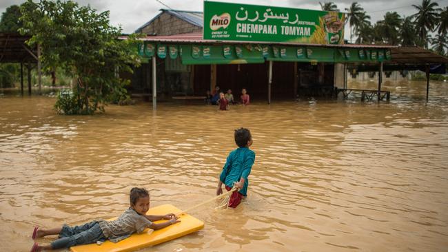 Malaysia pledges more flood aid for stranded thousands | The Australian