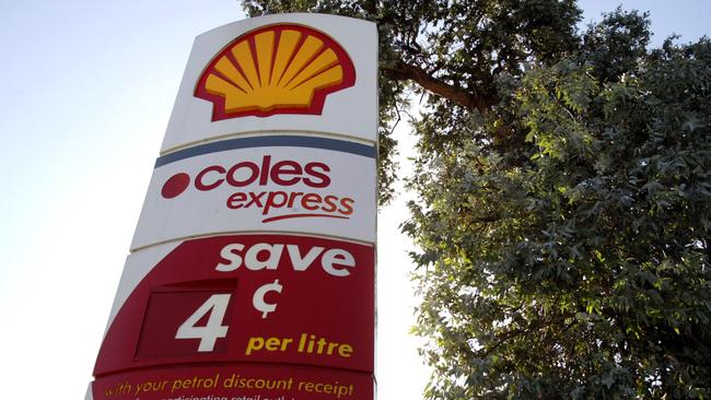 A man has been found dead at the Greens Rd Shell service station in Dandenong South.