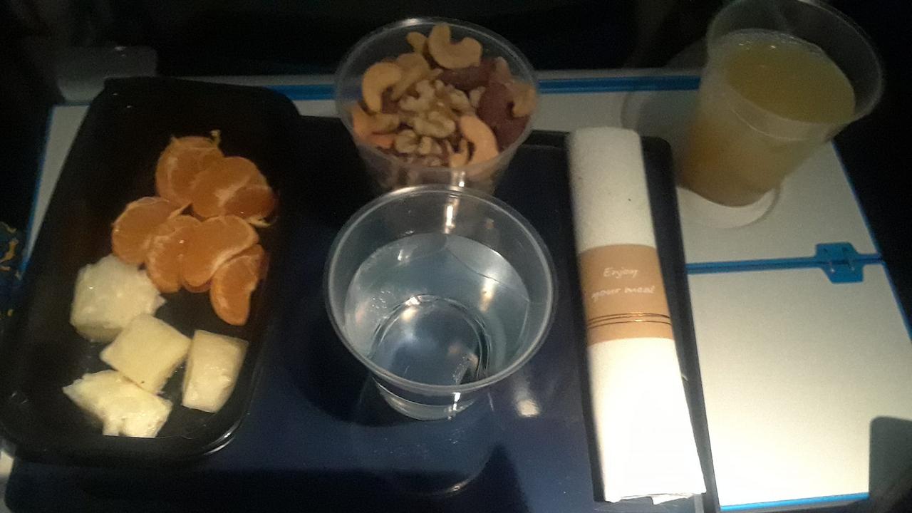 Flight attendant comes up with quick and smart solution for passenger  pretending to be vegetarian