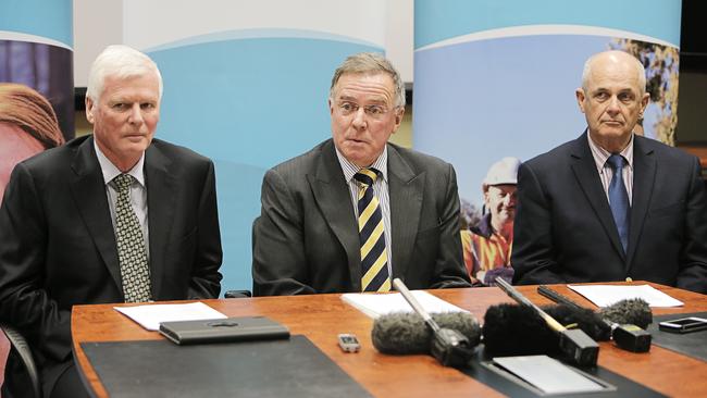 <s1>ADVICE: TasWater owners’ representative, Mayor David Downie, left, TasWater chairman Miles Hampton, and LGAT president Doug Chipman. </s1>                        <source>Picture: MATHEW FARRELL</source>