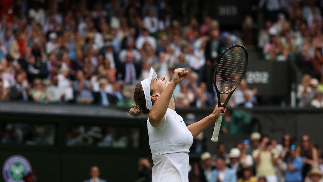 Romania's Simona Halep celebrates winning against US player Amanda Anisimova during their women's singles quarterfinal tennis match on the tenth day of the 2022 Wimbledon Championships at The All England Tennis Club in Wimbledon, southwest London, on July 6, 2022. (Photo by ADRIAN DENNIS / AFP) / RESTRICTED TO EDITORIAL USE
