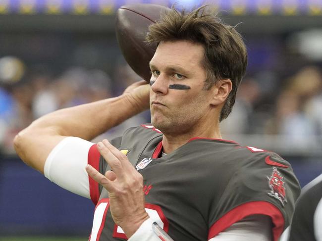 INGLEWOOD, CA - SEPTEMBER 26:  Tom Brady #12 of the Buccaneers during an NFL game between the Tampa Bay Buccaneers and the Los Angeles Rams on September 26, 2021, at SoFi Stadium in Inglewood, CA. (Photo by Icon Sportswire)