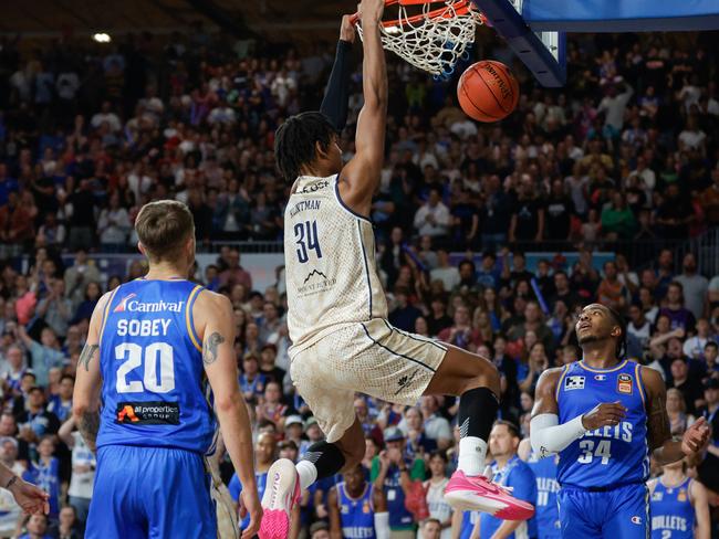 Cairns Next Star Bobi Klintman dunks against the Brisbane Bullets. Picture: Russell Freeman/Getty Images