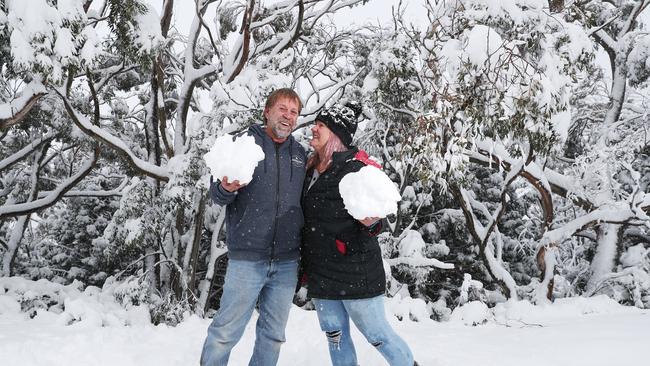 Steve Butters and Robyn Markwell of Lachlan. Snow at Mount Field near Lake Dobson in Tasmania. Picture: NIKKI DAVIS-JONES