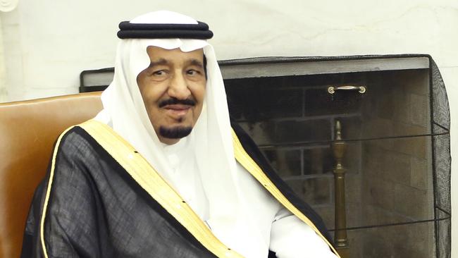 King Salman bin Abd alAziz of Saudi Arabia (L) speaks with US President Barack Obama during their meeting in the Oval Office at the White House in Washington, DC on September 4, 2015. AFP PHOTO/YURI GRIPAS