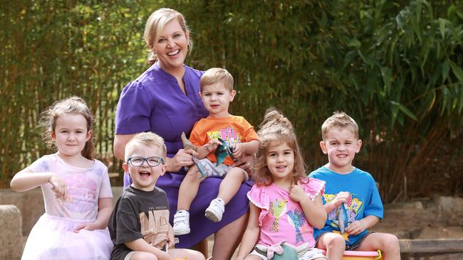 Melissa Scaife, Managing Director for Fit Kidz Learning Centres, with Audrey Williams, 4, Carter Jones, 3, Nixon Sanders, 1, Ava Westcott-Lewis, 3, and Nate Bishop, 4, at her Rouse Hill service. Picture: Justin Lloyd