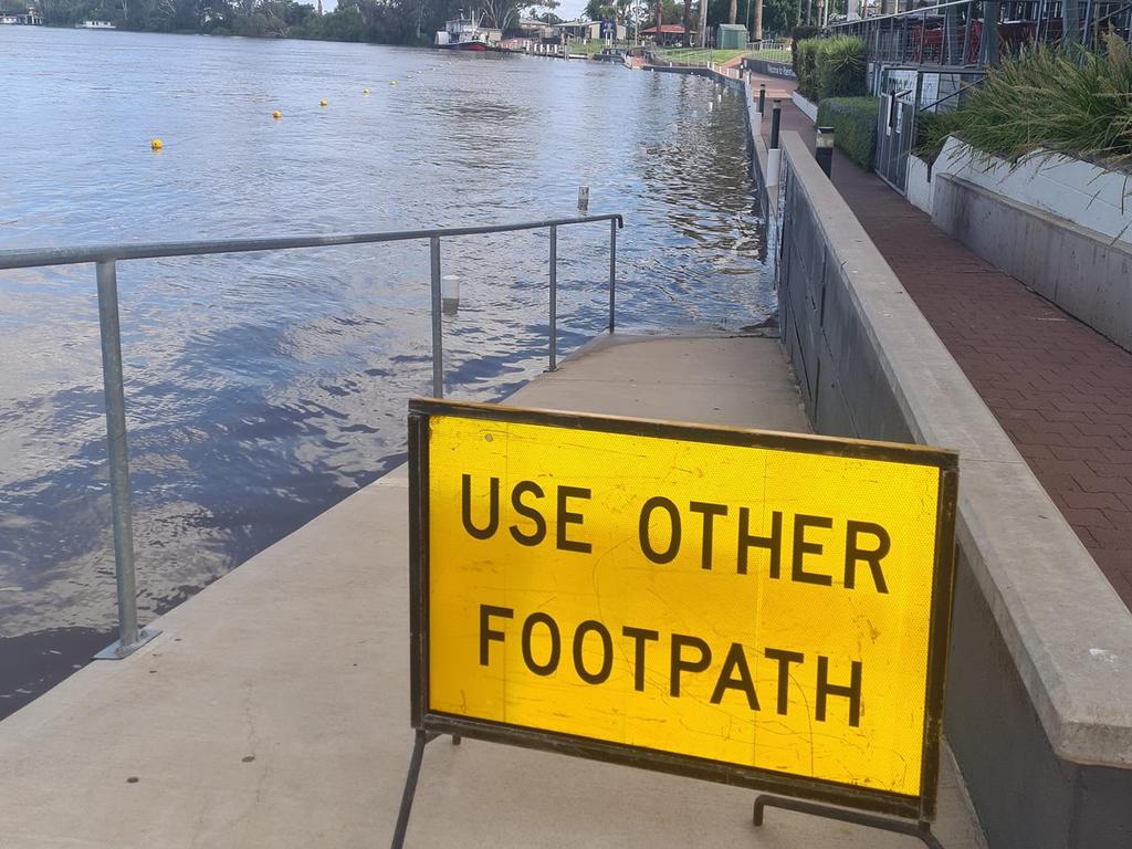 MURRAY RIVER FLOOD SA. Renmark Club 21st vs 28th October, 2022. Pictures posted to Riverland Flood Watch 2022 Facebook page. Picture: Tahlia Woodgate, , *Tahlia has given permission to publish*