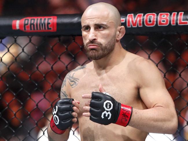 LAS VEGAS, NEVADA - JULY 08: UFC featherweight champion Alexander Volkanovski prepares for his fight against interim champion Yair Rodriguez during UFC 290 at T-Mobile Arena on July 08, 2023 in Las Vegas, Nevada. Volkanovski retained his title with a third-round TKO.   Steve Marcus/Getty Images/AFP (Photo by Steve Marcus / GETTY IMAGES NORTH AMERICA / Getty Images via AFP)