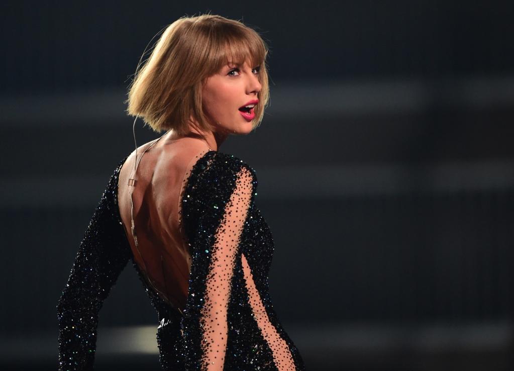 Taylor Swift Addresses Those Kanye West Tweets Vogue Australia