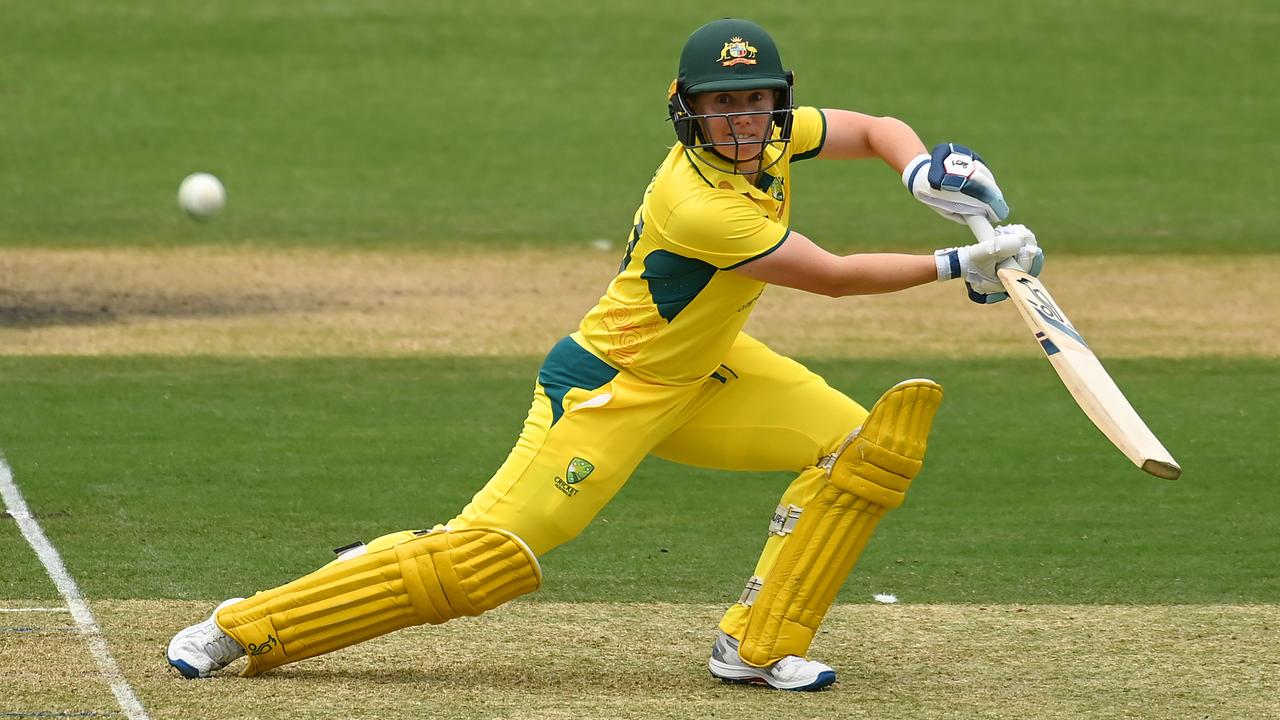 Healy now has the assignment of balancing her batting, keeping and full-time captaincy. Picture: Albert Perez/Getty Images