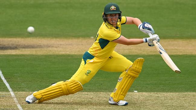 Healy now has the assignment of balancing her batting, keeping and full-time captaincy. Picture: Albert Perez/Getty Images