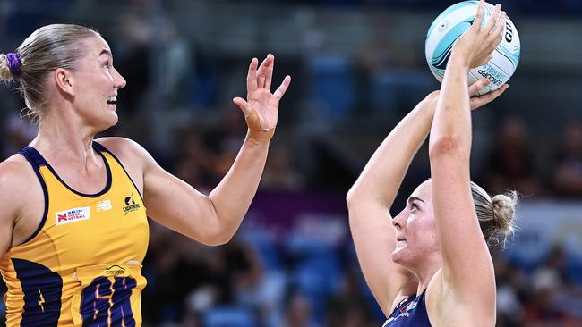 Courtney Bruce (left) in action for the Lightning defending the shot of Vixens goaler Sophie Garbin at the Team Girls Cup. Photo: Getty Images