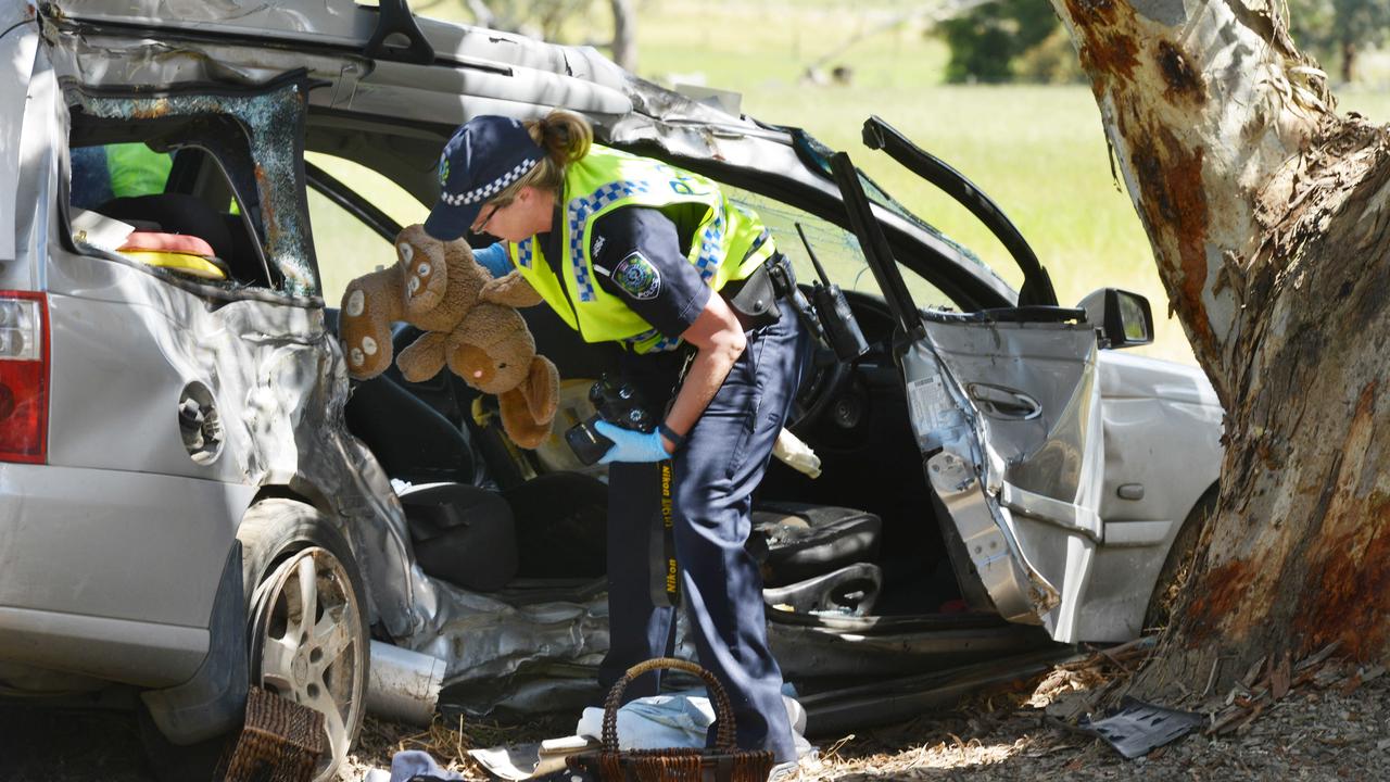 Police investigators at the scene of the fatal crash on Brookman Rd, Kuitpo, in November 2017. Picture: AAP / Brenton Edwards