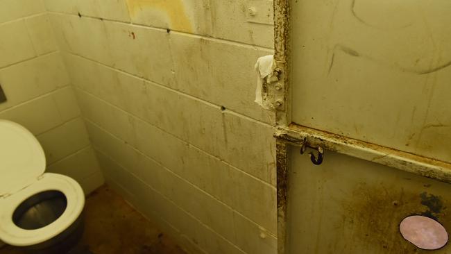 Glory Holes Make Resurgence In Darwin Public Bathrooms Costing Taxpayers Thousands Of Dollars