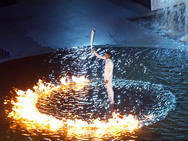 D/I Sept 15 2000   Opening Ceremony.  Cathy Freeman lights the cauldron. /Olympic Games - /Sydney sport athletics olympics olympic2000 sydney2000