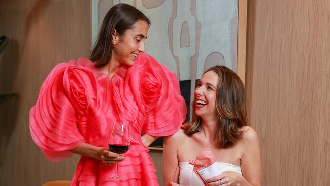 Daily Telegraph. 14, June, 2024.Eliza Gannon and Catherine Fornell Hallberg, enjoying, A Glass Of, in Edgecliff, today.Picture: Justin Lloyd.