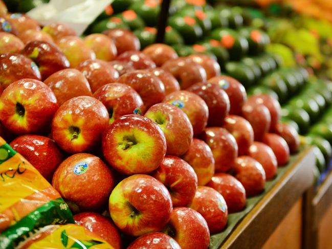 Mum in punch-up with female worker at fruit and veg shop