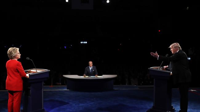 The US dollar slipped against the Mexican peso during the debate, indicating traders believe it went in Hillary Clinton’s favour.