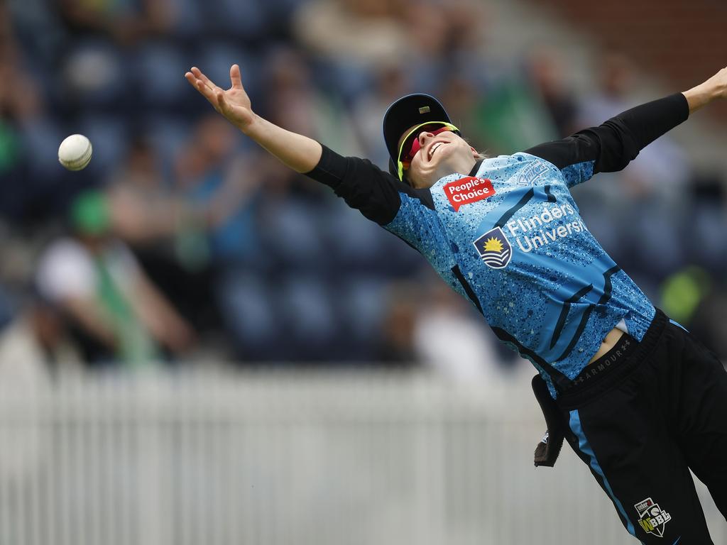 Mack flies for a catch in the field. Picture: Daniel Pockett/Getty Images