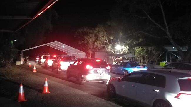 The queue at a South Australian-Victoria border crossing overnight. Picture: Supplied.