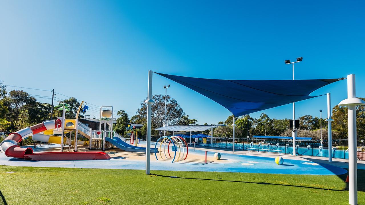 Sutherland Shire Leisure Centre tells 12yo she must wear tampons to swim