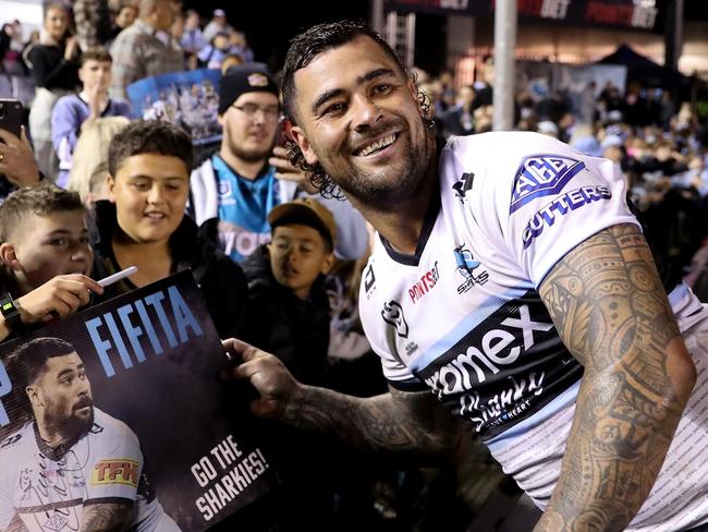 SYDNEY, AUSTRALIA - AUGUST 27: Andrew Fifita of the Sharks takes part in a lap of honour at full time during the round 24 NRL match between the Cronulla Sharks and the Canterbury Bulldogs at PointsBet Stadium, on August 27, 2022, in Sydney, Australia. (Photo by Brendon Thorne/Getty Images)