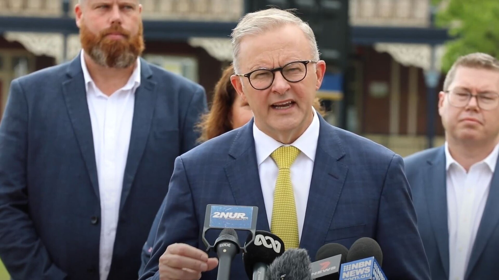 Anthony Albanese orders social media post by the Vic Labor Party to be deleted