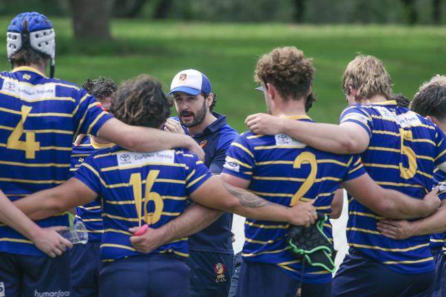 Easts stalwart Tom Milosevic lays down the law to Easts players. Picture: Glenn Campbell