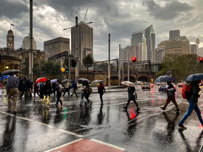 SYDNEY, AUSTRALIA. NewsWire Photos. AUGUST 30TH, 2023.  Commuter chaos as big storm hits Sydney. Picture: NCA NewsWire Photos/ Nicholas Eagar.