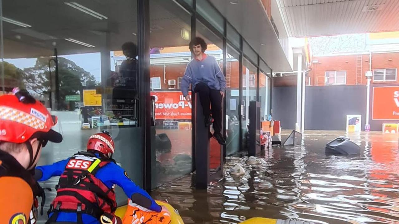 Inondations NSW: 30 000 personnes touchées par les inondations NSW et Sydney