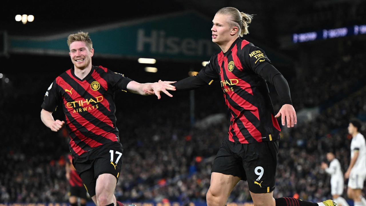 Erling Haaland celebrates with Kevin De Bruyne after scoring his first of the evening against Leeds. (Photo by Oli SCARFF / AFP)