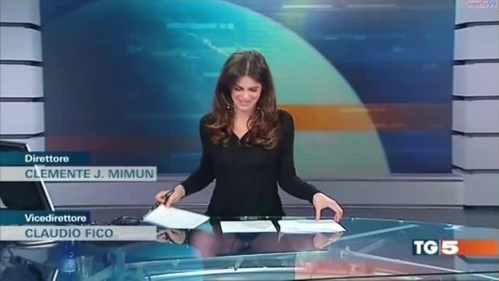 Tv Presenters Embarrassing Wardrobe Malfunction The Advertiser 