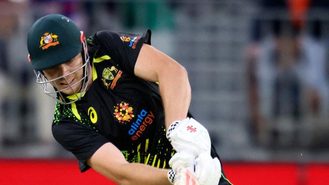 Australia's Cameron Green bats during the first cricket match of the Twenty20 series between Australia and England at Optus Stadium in Perth on October 9, 2022. (Photo by TREVOR COLLENS / AFP) / — IMAGE RESTRICTED TO EDITORIAL USE – STRICTLY NO COMMERCIAL USE —