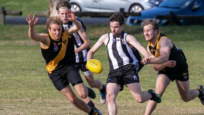 The Port Macquarie Magpies will travel more than 350 km to play the Lismore Swans in round 2 of the AFL North Coast senior men’s competion 2021.