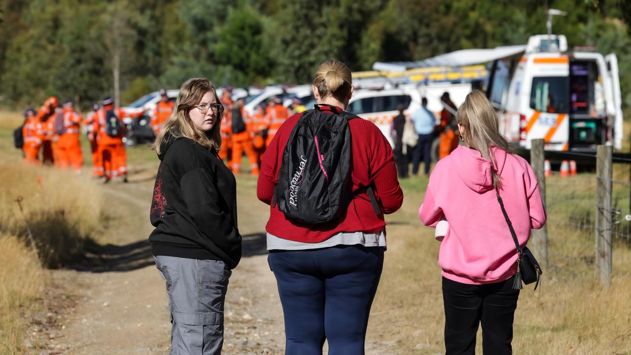 Ms Murphy friends on site with SES volunteers near Buninyong. Picture: NCA NewsWire / Ian Currie