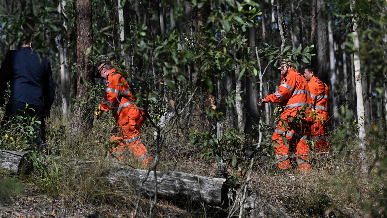 Police and SES members searching the Ironbark Gully area for Brett Orme, near Ferny Grove. Pic: Lyndon Mechielsen/Courier Mail