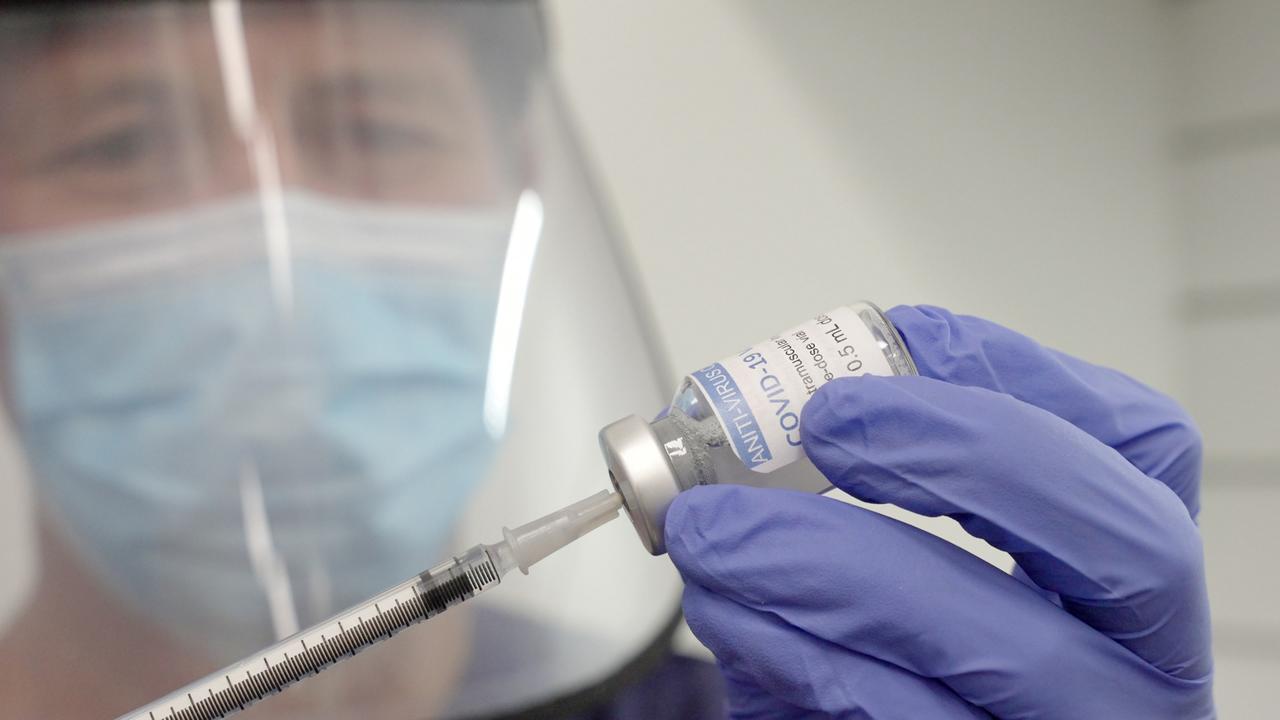 新南威尔士州卫生部门工作人员的 COVID-19 疫苗接种规则可能会发生变化。